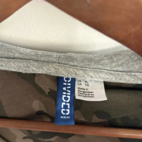 Men’s button down shirt with fleece sleeves - Picture 3 of 3